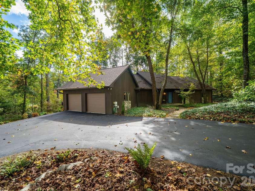 2 Dogwood Lane, Fletcher, NC 28732.  MLS# CAR4433512, YatesRealty ID 56660. 