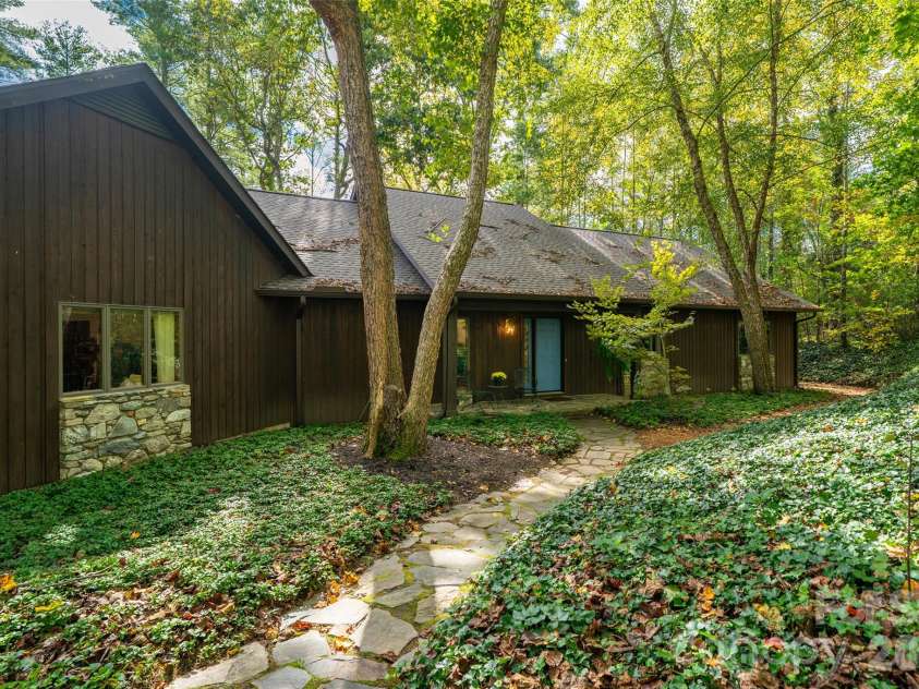 2 Dogwood Lane, Fletcher, NC 28732.  MLS# CAR4433512, YatesRealty ID 56660. 
