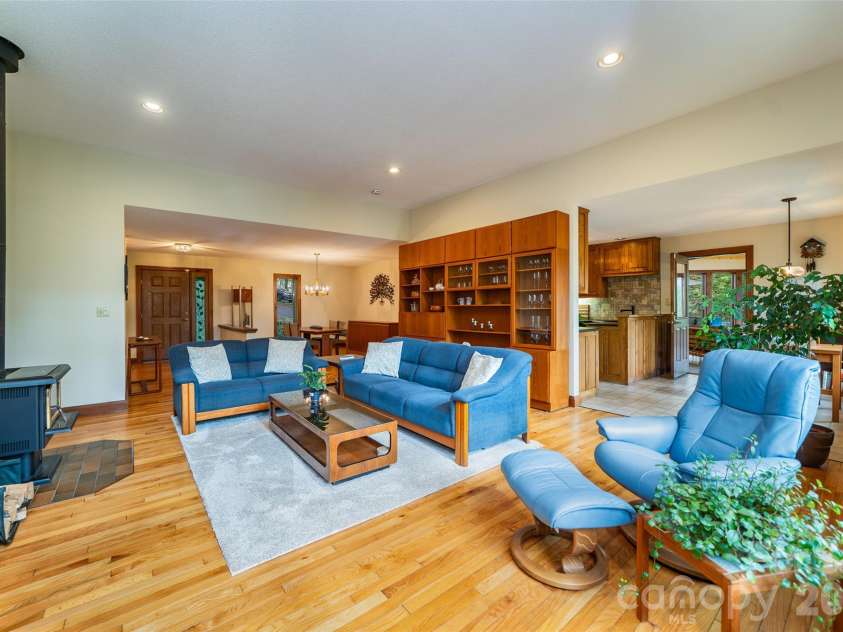 2 Dogwood Lane, Fletcher, NC 28732.  MLS# CAR4433512, YatesRealty ID 56660. 