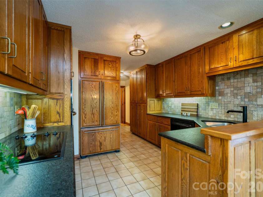 2 Dogwood Lane, Fletcher, NC 28732.  MLS# CAR4433512, YatesRealty ID 56660. 
