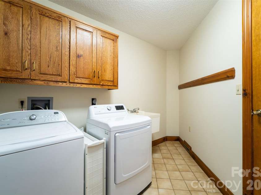 2 Dogwood Lane, Fletcher, NC 28732.  MLS# CAR4433512, YatesRealty ID 56660. 