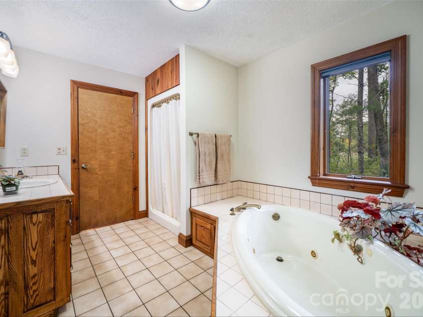 2 Dogwood Lane, Fletcher, NC 28732.  MLS# CAR4433512, YatesRealty ID 56660. 