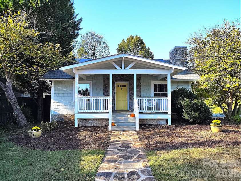 23 Woodley Avenue, Asheville, NC 28804.  MLS# CAR4433554, YatesRealty ID 56661. 