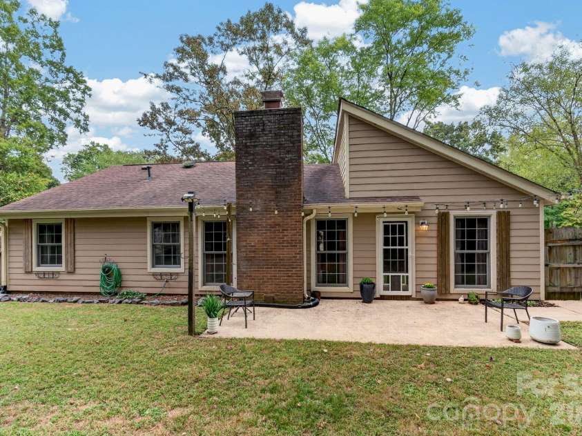 4506 Woods End Lane, Charlotte, NC 28277.  MLS# CAR4433603, YatesRealty ID 56662. 
