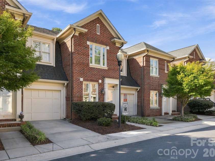 976 Park Slope Drive, Charlotte, NC 28209.  MLS# CAR4433943, YatesRealty ID 56663. 