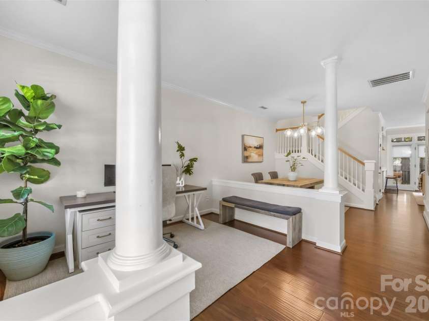 976 Park Slope Drive, Charlotte, NC 28209.  MLS# CAR4433943, YatesRealty ID 56663. 