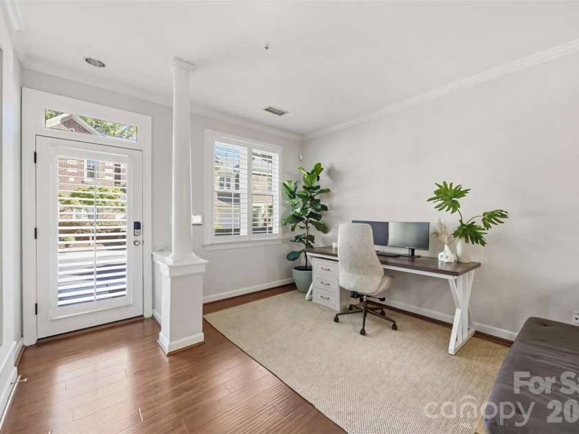 976 Park Slope Drive, Charlotte, NC 28209.  MLS# CAR4433943, YatesRealty ID 56663. 