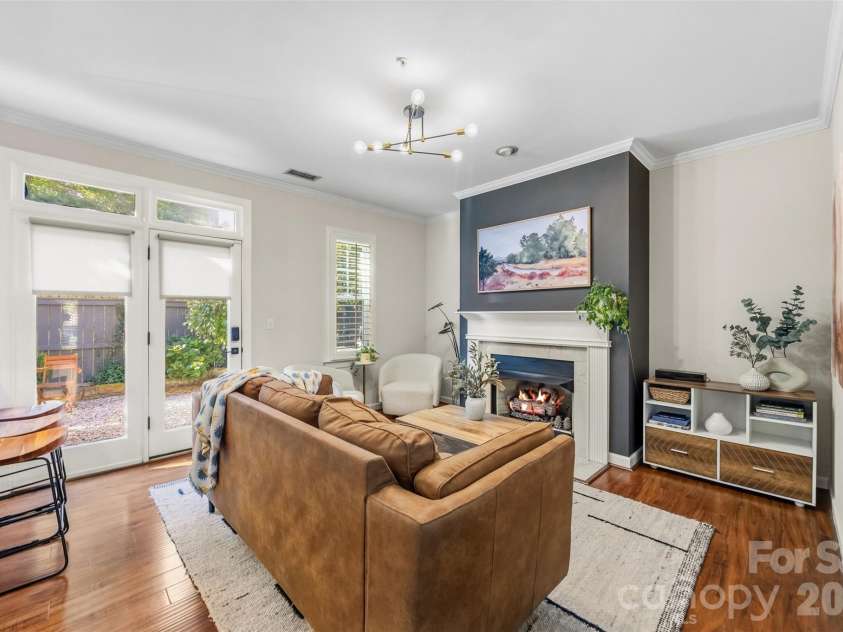 976 Park Slope Drive, Charlotte, NC 28209.  MLS# CAR4433943, YatesRealty ID 56663. 