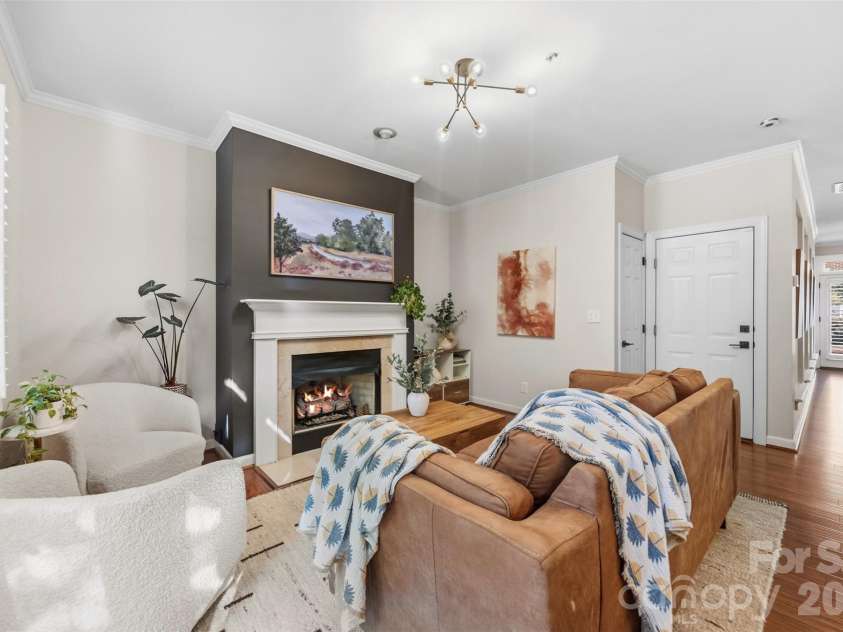976 Park Slope Drive, Charlotte, NC 28209.  MLS# CAR4433943, YatesRealty ID 56663. 