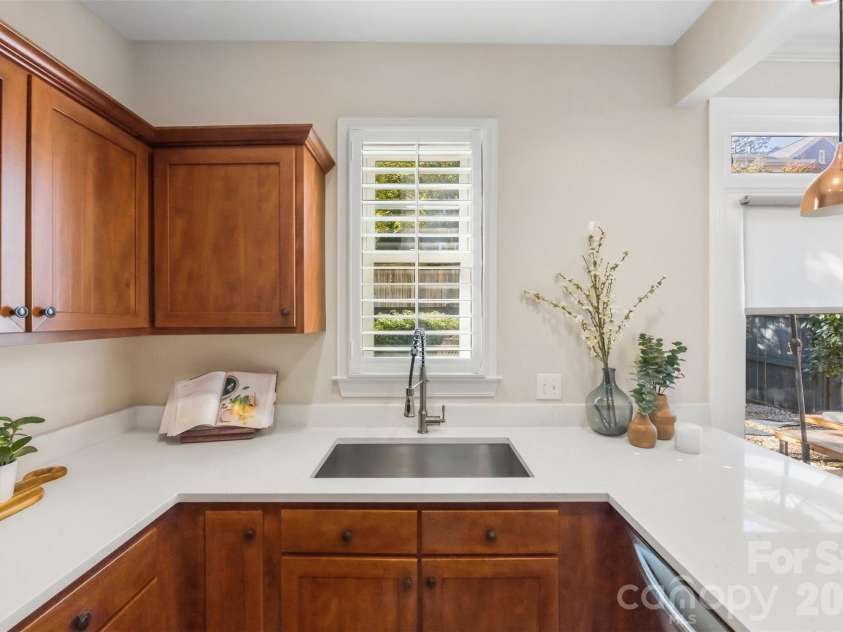 976 Park Slope Drive, Charlotte, NC 28209.  MLS# CAR4433943, YatesRealty ID 56663. 