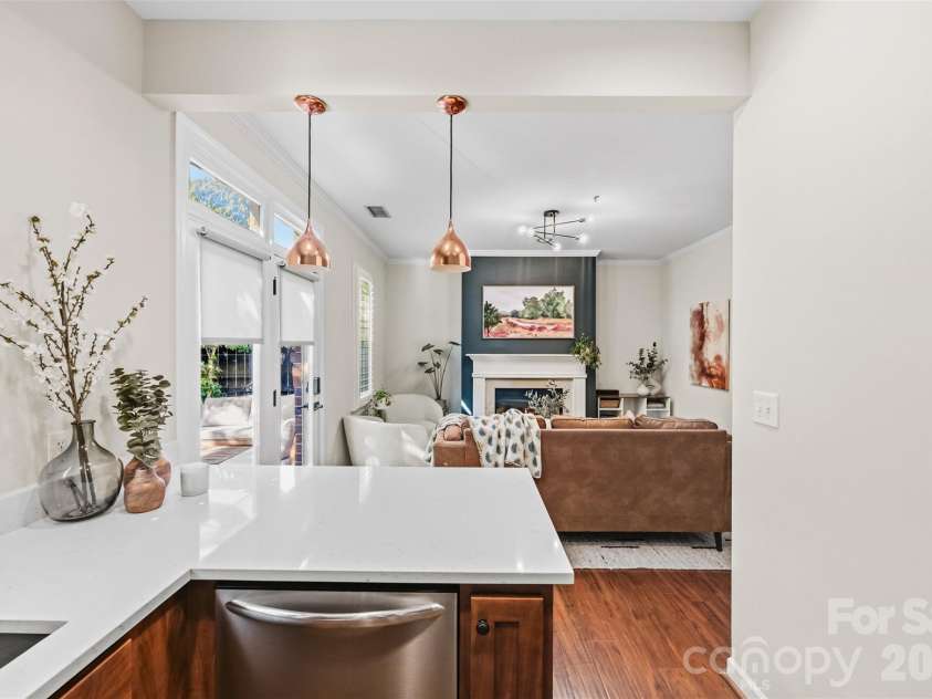 976 Park Slope Drive, Charlotte, NC 28209.  MLS# CAR4433943, YatesRealty ID 56663. 