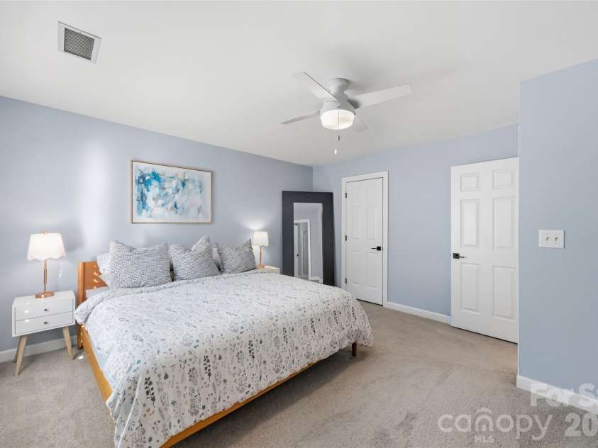 976 Park Slope Drive, Charlotte, NC 28209.  MLS# CAR4433943, YatesRealty ID 56663. 