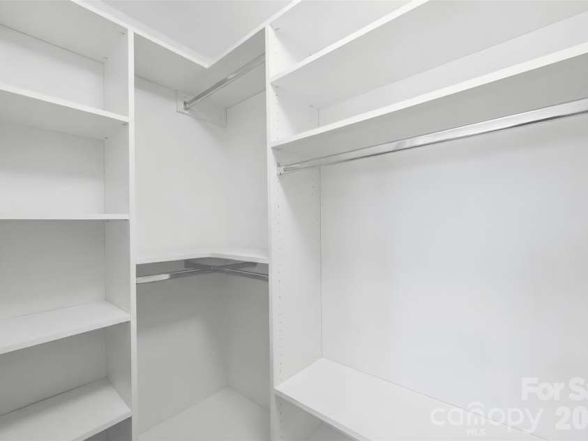 976 Park Slope Drive, Charlotte, NC 28209.  MLS# CAR4433943, YatesRealty ID 56663. 