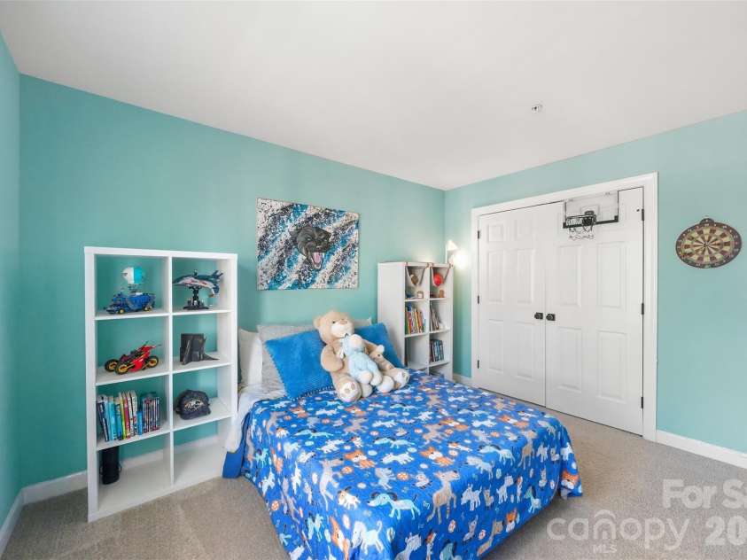 976 Park Slope Drive, Charlotte, NC 28209.  MLS# CAR4433943, YatesRealty ID 56663. 