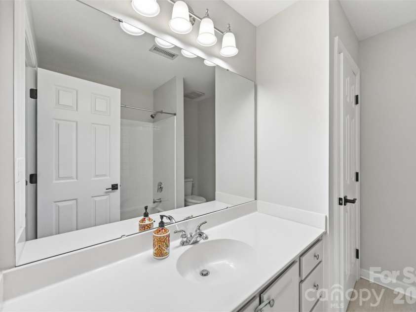 976 Park Slope Drive, Charlotte, NC 28209.  MLS# CAR4433943, YatesRealty ID 56663. 