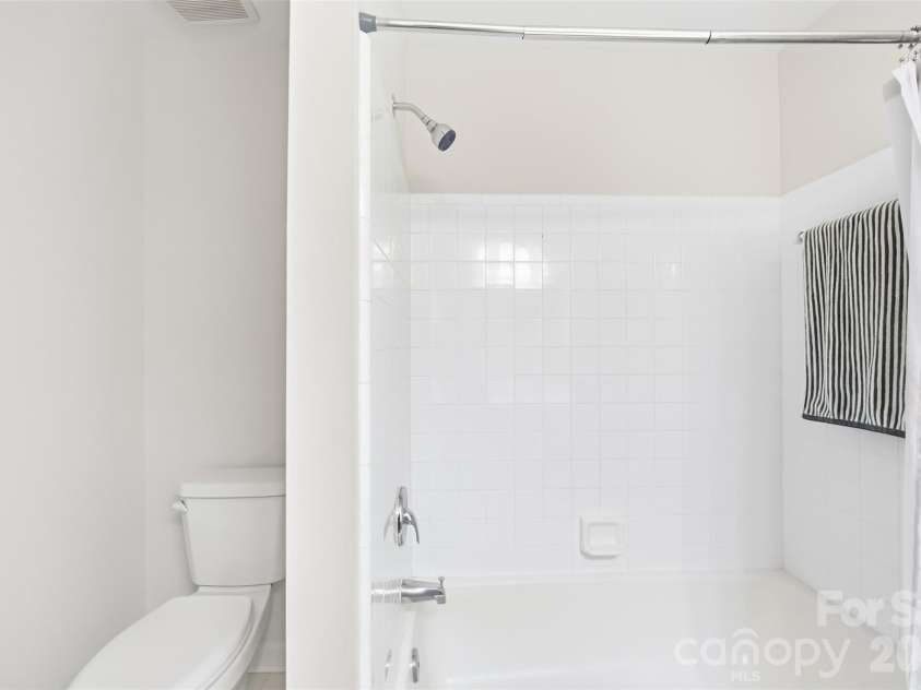 976 Park Slope Drive, Charlotte, NC 28209.  MLS# CAR4433943, YatesRealty ID 56663. 