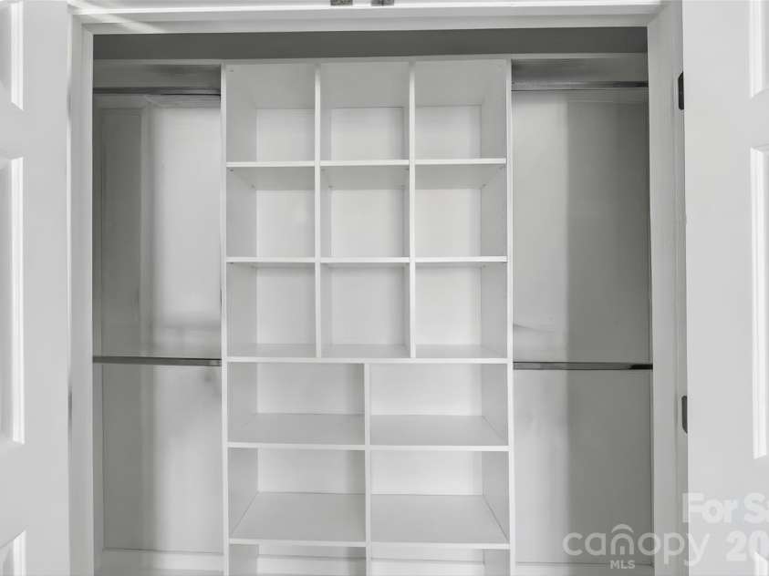 976 Park Slope Drive, Charlotte, NC 28209.  MLS# CAR4433943, YatesRealty ID 56663. 