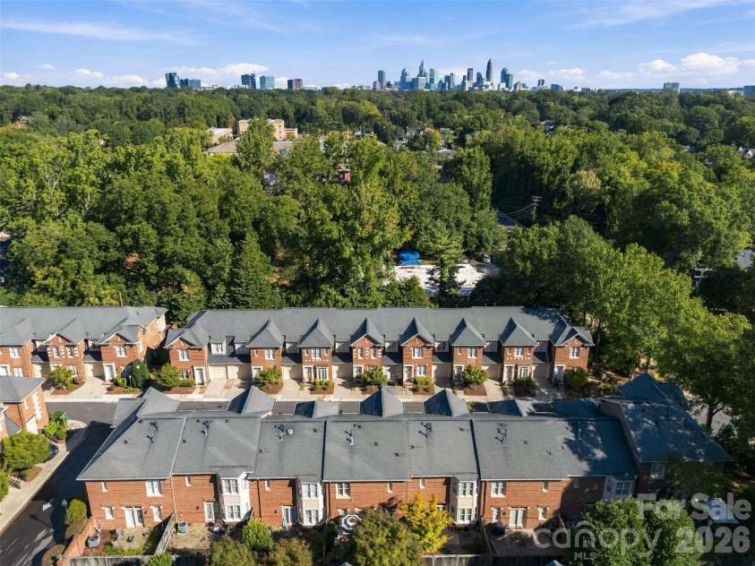 976 Park Slope Drive, Charlotte, NC 28209.  MLS# CAR4433943, YatesRealty ID 56663. 