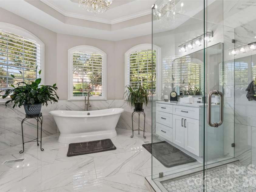 832 Kings Crossing Drive, Concord, NC 28027.  MLS# CAR4433754, YatesRealty ID 56664. Luxury Primary Bath