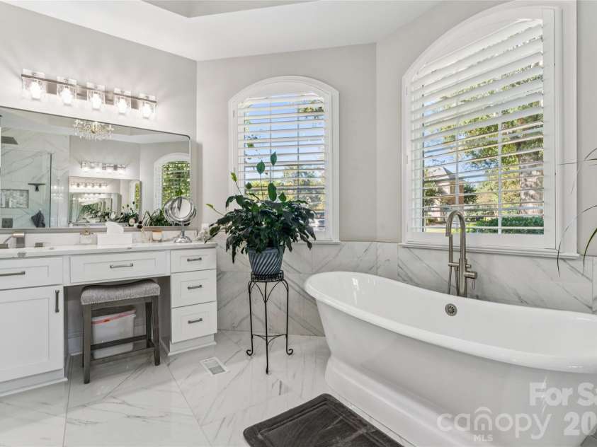 832 Kings Crossing Drive, Concord, NC 28027.  MLS# CAR4433754, YatesRealty ID 56664. Luxury Primary Bath