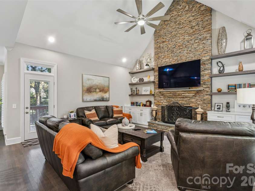 832 Kings Crossing Drive, Concord, NC 28027.  MLS# CAR4433754, YatesRealty ID 56664. Stonework!!!!