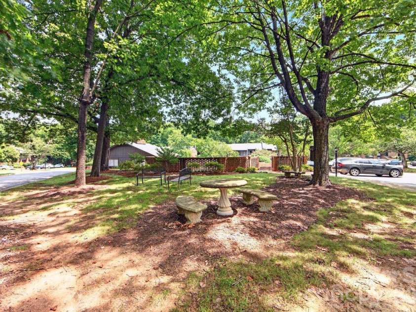 5807 Sharon Road, Charlotte, NC 28210.  MLS# CAR4434151, YatesRealty ID 56666. Green Space/ Picnic Area