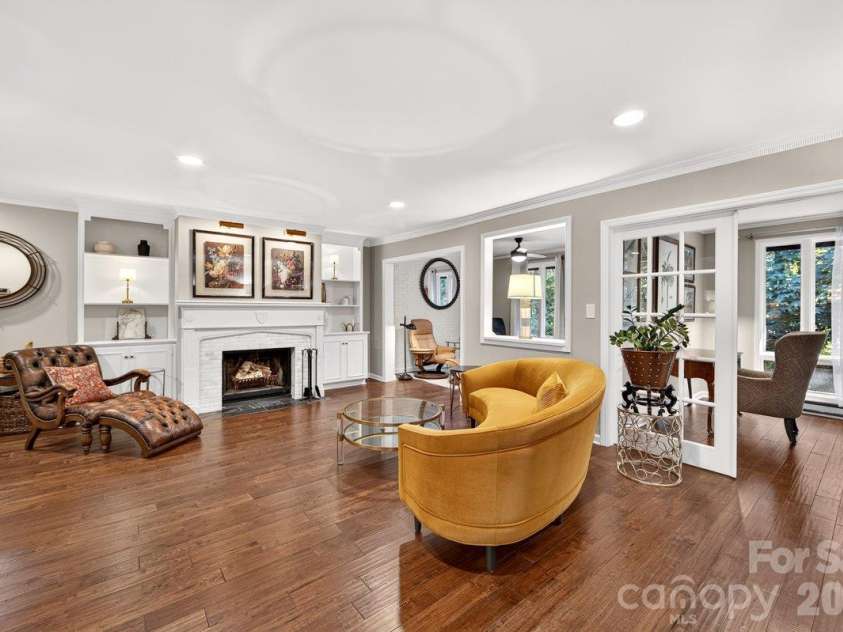 5807 Sharon Road, Charlotte, NC 28210.  MLS# CAR4434151, YatesRealty ID 56666. Living Room
