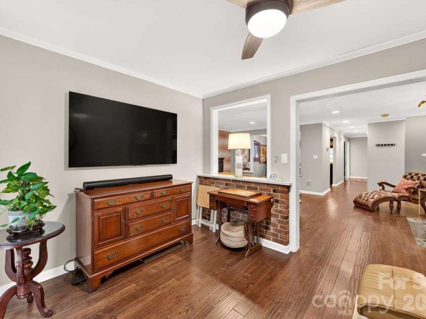 5807 Sharon Road, Charlotte, NC 28210.  MLS# CAR4434151, YatesRealty ID 56666. Study
