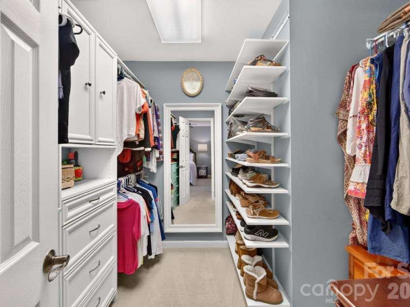 5807 Sharon Road, Charlotte, NC 28210.  MLS# CAR4434151, YatesRealty ID 56666. Walk-in Closet