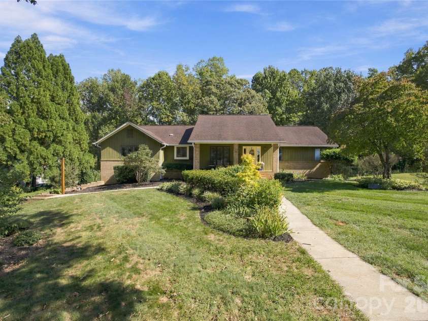 146 Renaissance Place, Statesville, NC 28625.  MLS# CAR4432642, YatesRealty ID 56673. 