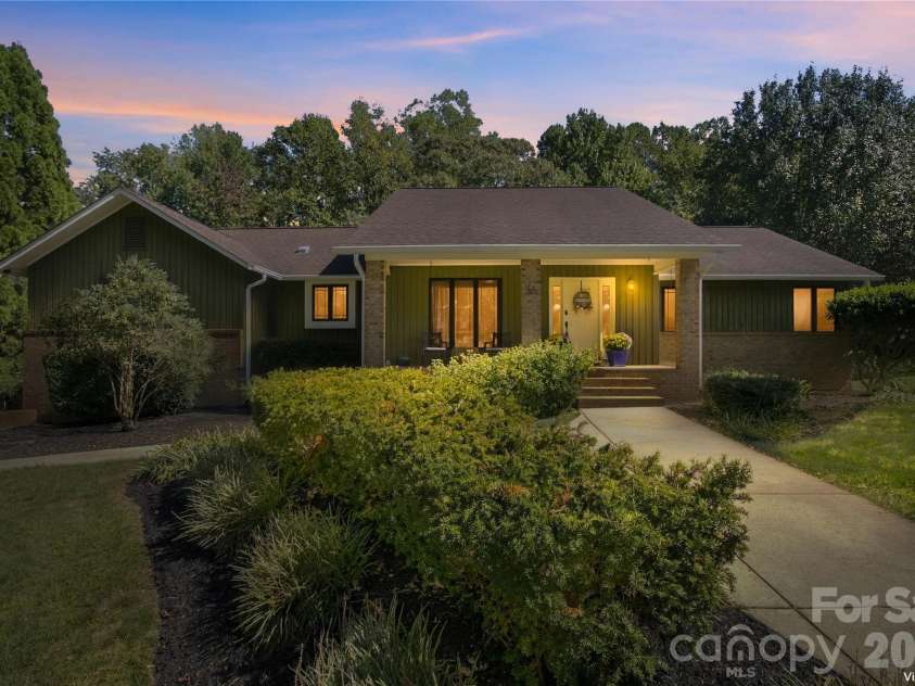 146 Renaissance Place, Statesville, NC 28625.  MLS# CAR4432642, YatesRealty ID 56673. 