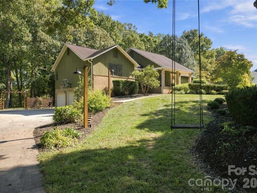 146 Renaissance Place, Statesville, NC 28625.  MLS# CAR4432642, YatesRealty ID 56673. 