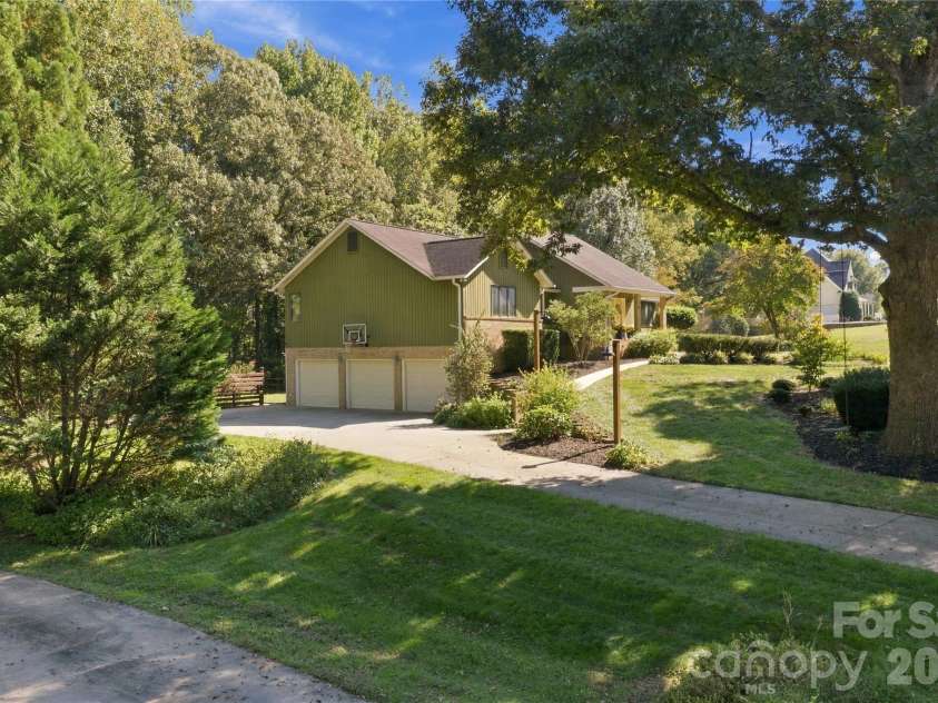 146 Renaissance Place, Statesville, NC 28625.  MLS# CAR4432642, YatesRealty ID 56673. 