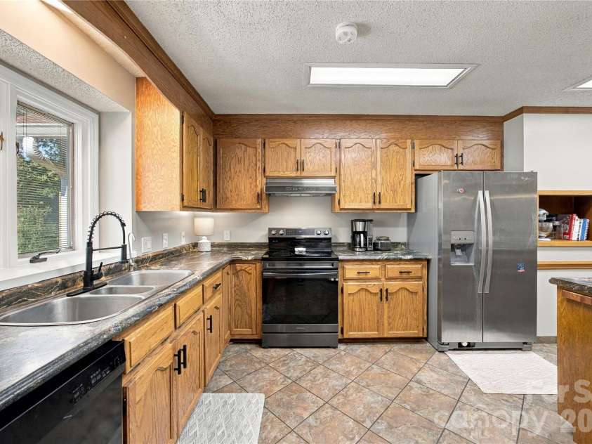 146 Renaissance Place, Statesville, NC 28625.  MLS# CAR4432642, YatesRealty ID 56673. 
