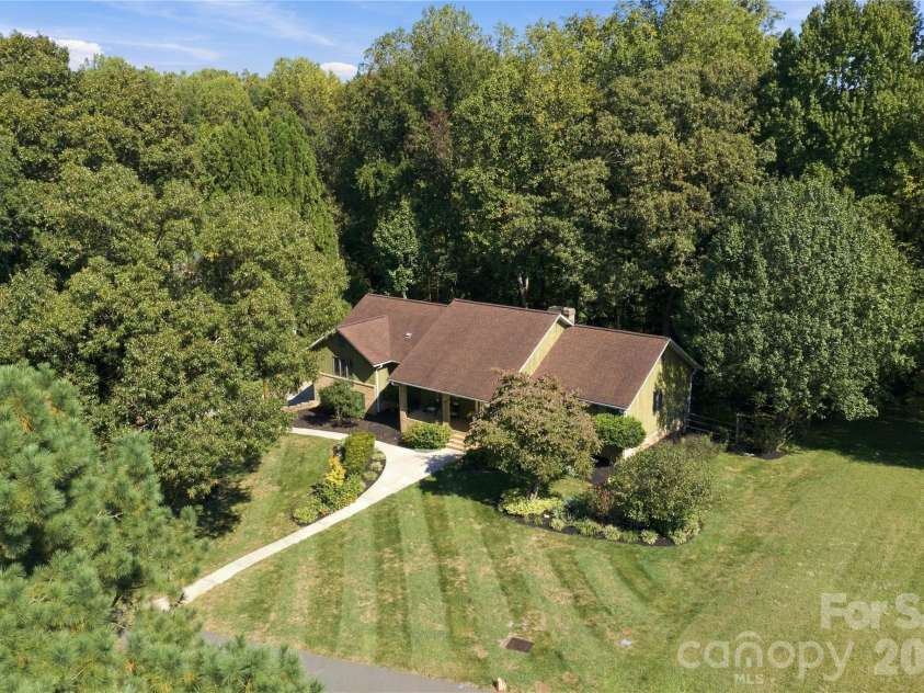 146 Renaissance Place, Statesville, NC 28625.  MLS# CAR4432642, YatesRealty ID 56673. 