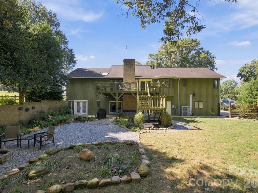 146 Renaissance Place, Statesville, NC 28625.  MLS# CAR4432642, YatesRealty ID 56673. 