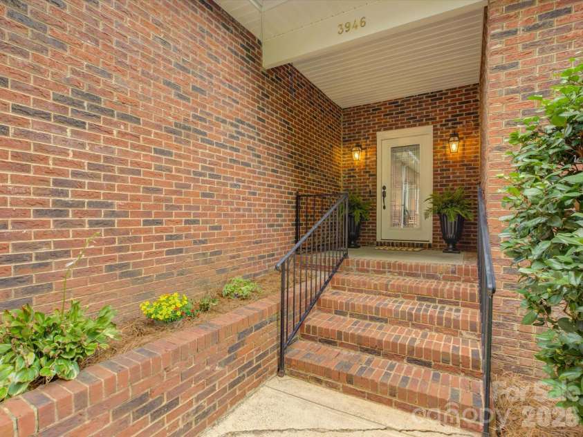 3946 Churchill Road, Charlotte, NC 28211.  MLS# CAR4432430, YatesRealty ID 56675. 