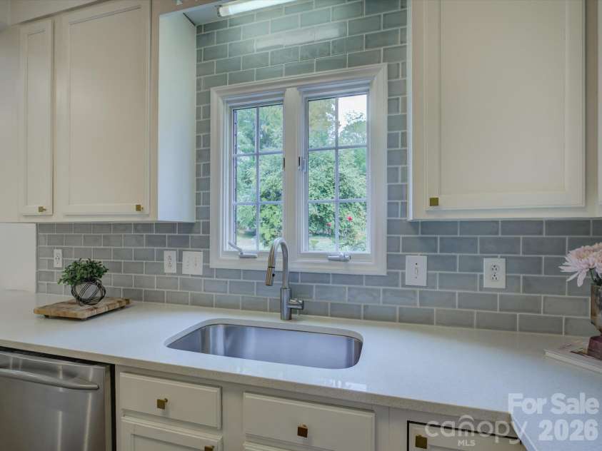 3946 Churchill Road, Charlotte, NC 28211.  MLS# CAR4432430, YatesRealty ID 56675. 