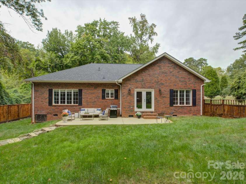 3946 Churchill Road, Charlotte, NC 28211.  MLS# CAR4432430, YatesRealty ID 56675. 