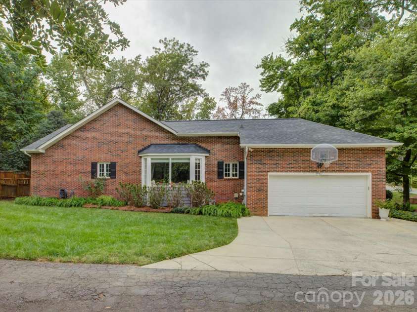 3946 Churchill Road, Charlotte, NC 28211.  MLS# CAR4432430, YatesRealty ID 56675. 
