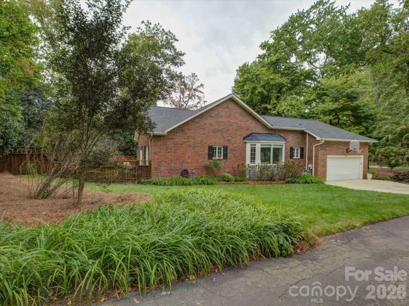 3946 Churchill Road, Charlotte, NC 28211.  MLS# CAR4432430, YatesRealty ID 56675. 