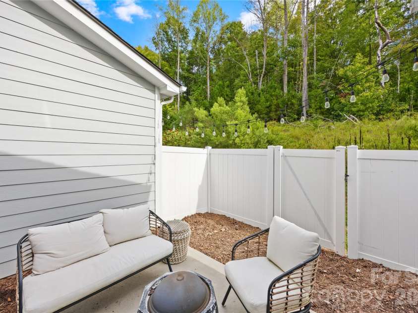 610 Sweet Bonnie Lane, Belmont, NC 28012.  MLS# CAR4431055, YatesRealty ID 56680. 