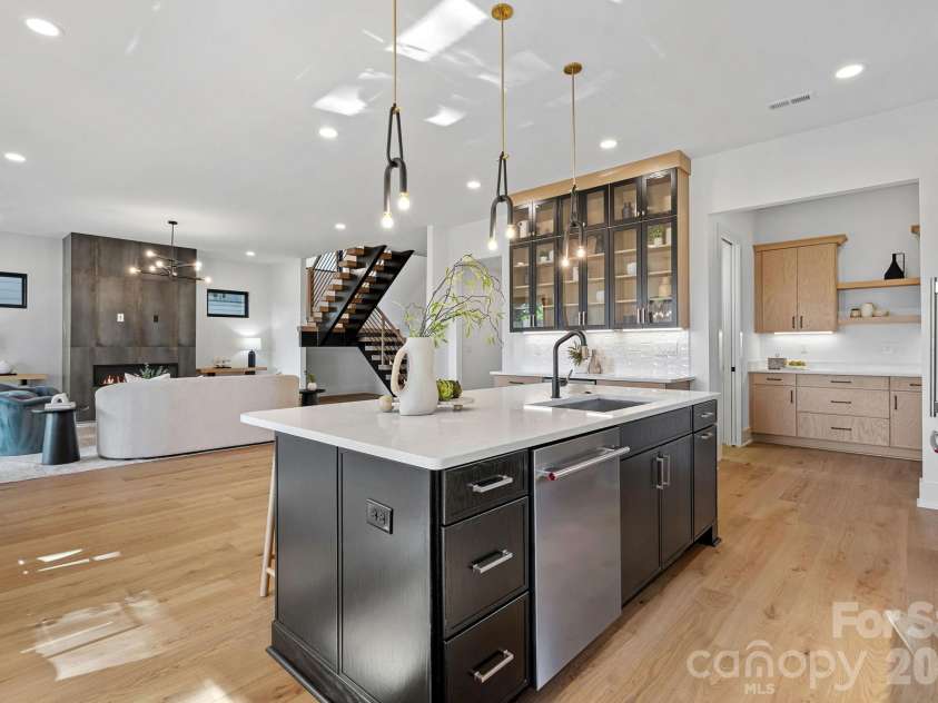 413 Plymouth Avenue, Charlotte, NC 28206.  MLS# CAR4433264, YatesRealty ID 56681. 
