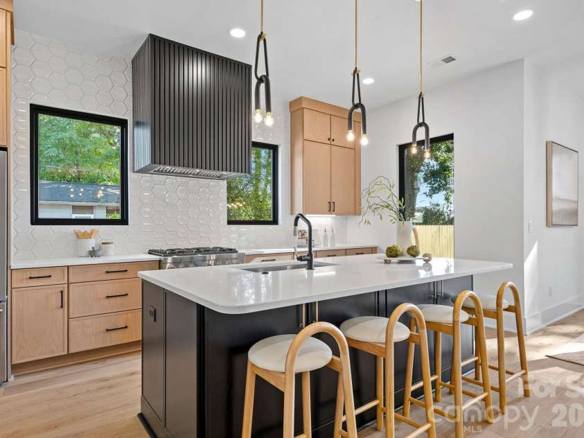413 Plymouth Avenue, Charlotte, NC 28206.  MLS# CAR4433264, YatesRealty ID 56681. 
