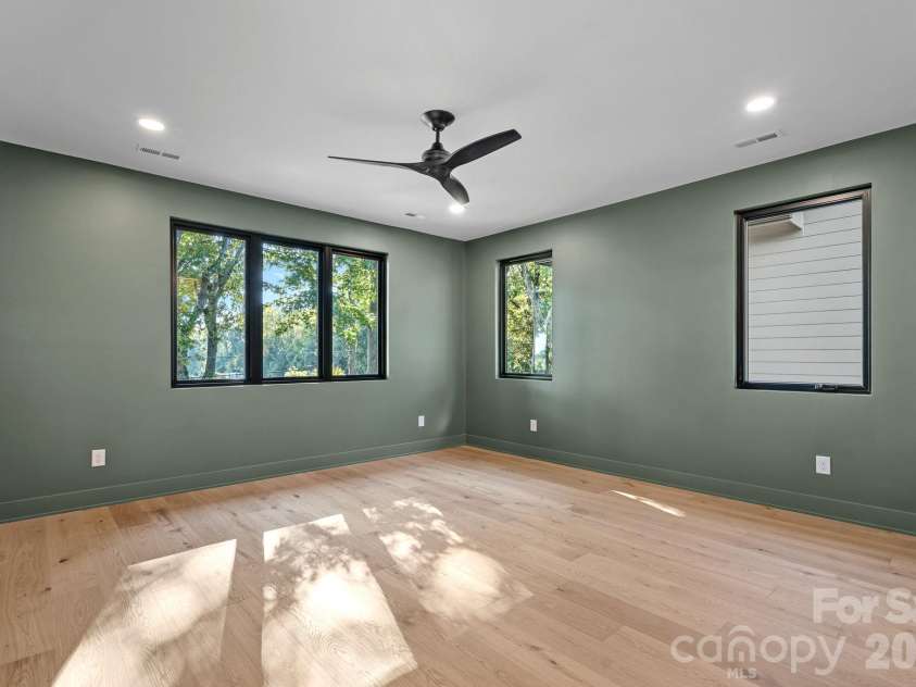 413 Plymouth Avenue, Charlotte, NC 28206.  MLS# CAR4433264, YatesRealty ID 56681. 