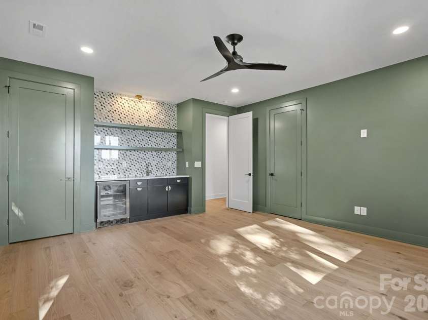 413 Plymouth Avenue, Charlotte, NC 28206.  MLS# CAR4433264, YatesRealty ID 56681. 