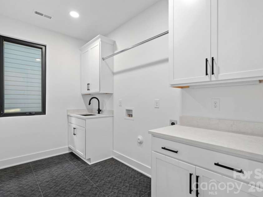 413 Plymouth Avenue, Charlotte, NC 28206.  MLS# CAR4433264, YatesRealty ID 56681. 