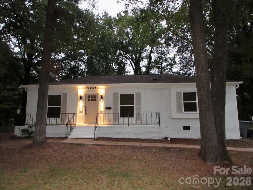 5707 Kallam Court, Charlotte, NC 28215.  MLS# CAR4433418, YatesRealty ID 56682. 