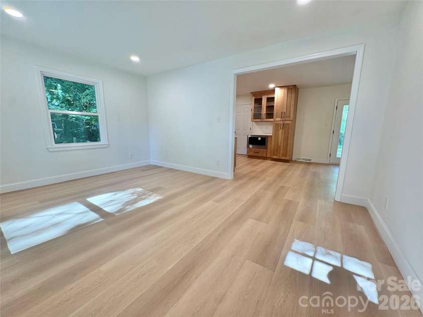 5707 Kallam Court, Charlotte, NC 28215.  MLS# CAR4433418, YatesRealty ID 56682. 