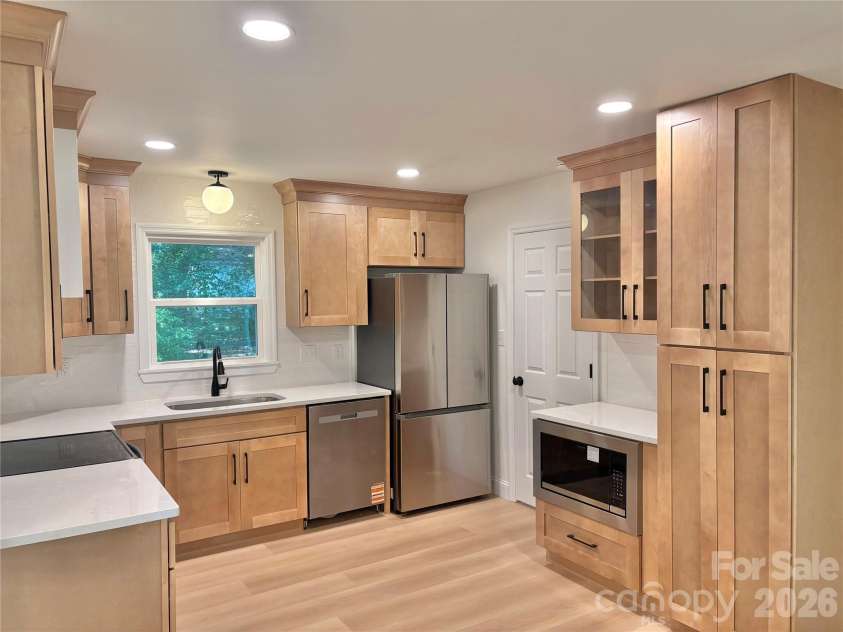 5707 Kallam Court, Charlotte, NC 28215.  MLS# CAR4433418, YatesRealty ID 56682. 